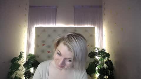 Snapshot of lena_paulles chatting on 01-10-25, 04:01 Lena online show from 01-10-25, 04:01