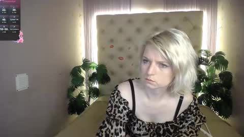 Snapshot of lena_paulles chatting on 02-15-25, 07:06 Lena online show from 02-15-25, 07:06