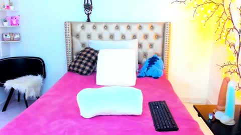 Lena  online show from 11-19-25, 03:01