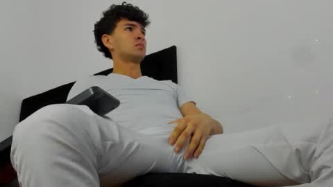 Snapshot of leo183877 chatting on 02-25-26, 11:53 leo183877 online show from 02-25-26, 11:53