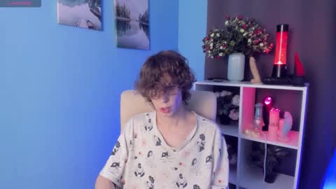 Leo online show from 10-26-25, 02:01