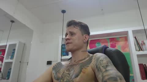 Snapshot of leo_cumming01 chatting on 02-09-25, 04:40 Yesid online show from 02-09-25, 04:40