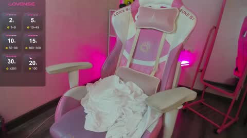 Snapshot of leona_williams chatting on 02-23-25, 11:55 leona_williams online show from 02-23-25, 11:55