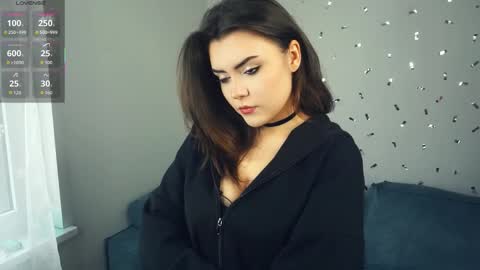 Snapshot of leonardarizk chatting on 09-18-25, 07:43 Mia online show from 09-18-25, 07:43