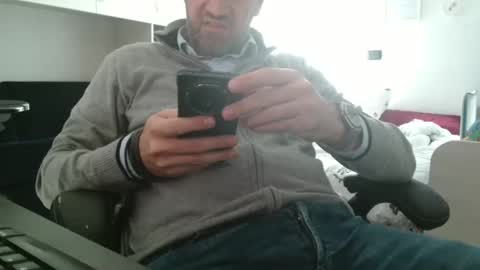 Snapshot of leone44 chatting on 10-21-25, 08:15 angel e sonia online show from 10-21-25, 08:15