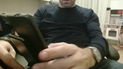 angel e sonia online show from 11-20-25, 04:40