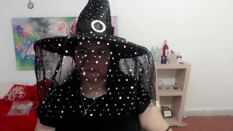 leonela   online show from 10-31-25, 11:17