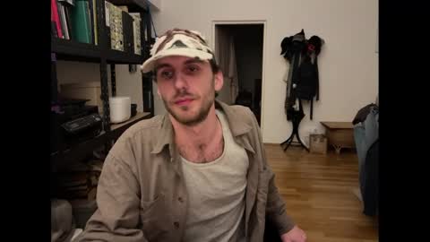 Snapshot of leonvampire chatting on 02-17-25, 08:04 Leon online show from 02-17-25, 08:04