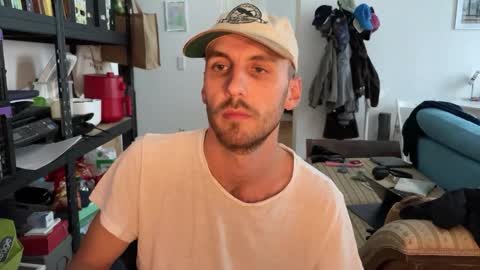 Snapshot of leonvampire chatting on 10-10-25, 12:48 Leon online show from 10-10-25, 12:48