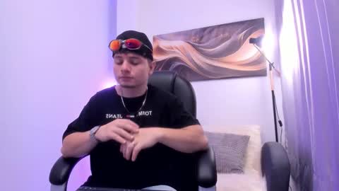 Leo  online show from 11-19-25, 04:23