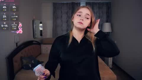 Hello everyone Im Lora Its my first day Were going to have fun together online show from 10-01-25, 06:52