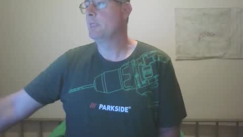 Snapshot of lerase40 chatting on 11-14-25, 05:06 homquisgode online show from 11-14-25, 05:06