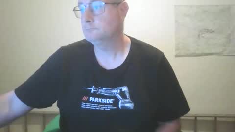 Snapshot of lerase40 chatting on 11-16-25, 07:14 homquisgode online show from 11-16-25, 07:14