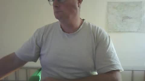 Snapshot of lerase40 chatting on 11-17-25, 12:00 homquisgode online show from 11-17-25, 12:00