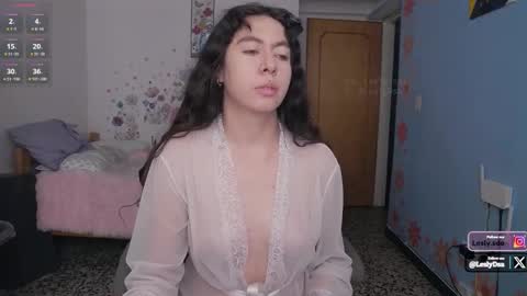 Snapshot of leslie9669 chatting on 10-19-25, 05:02 Lesly online show from 10-19-25, 05:02