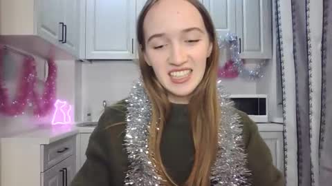 Snapshot of leslie_my_lovee chatting on 12-16-24, 08:05  LESLIE   online show from 12-16-24, 08:05