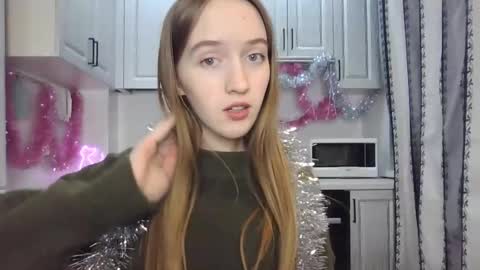 Snapshot of leslie_my_lovee chatting on 12-22-24, 07:52  LESLIE   online show from 12-22-24, 07:52