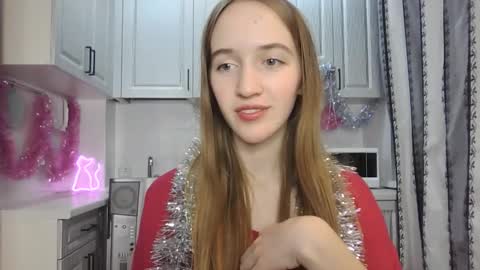 Snapshot of leslie_my_lovee chatting on 12-22-24, 10:58  LESLIE   online show from 12-22-24, 10:58