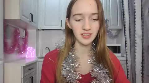 Snapshot of leslie_my_lovee chatting on 12-24-24, 03:16  LESLIE   online show from 12-24-24, 03:16