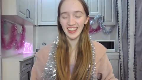 Snapshot of leslie_my_lovee chatting on 12-24-24, 10:06  LESLIE   online show from 12-24-24, 10:06