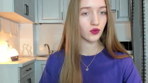 Snapshot of leslie_my_lovee chatting on 10-08-25, 07:00  LESLIE   online show from 10-08-25, 07:00