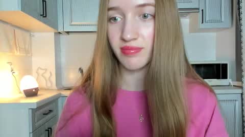 Snapshot of leslie_my_lovee chatting on 10-13-25, 07:03  LESLIE   online show from 10-13-25, 07:03