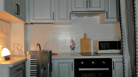 Snapshot of leslie_my_lovee chatting on 10-14-25, 08:20  LESLIE   online show from 10-14-25, 08:20