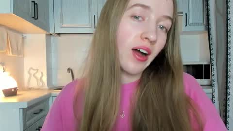 Snapshot of leslie_my_lovee chatting on 10-15-25, 09:26  LESLIE   online show from 10-15-25, 09:26