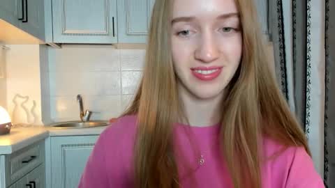 Snapshot of leslie_my_lovee chatting on 10-20-25, 06:30  LESLIE   online show from 10-20-25, 06:30