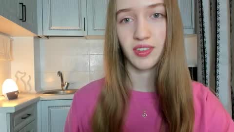 Snapshot of leslie_my_lovee chatting on 10-25-25, 02:35  LESLIE   online show from 10-25-25, 02:35