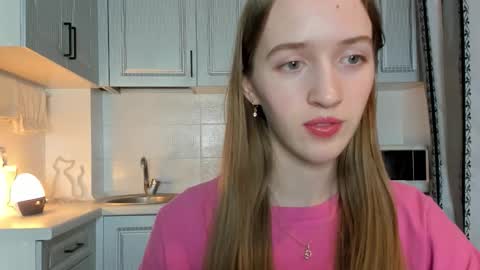 Snapshot of leslie_my_lovee chatting on 10-29-25, 08:32  LESLIE   online show from 10-29-25, 08:32