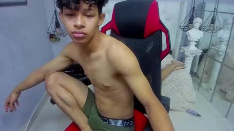 Snapshot of leslieanddrako chatting on 10-07-25, 06:27 L E S L E Y  AND  D R A K O online show from 10-07-25, 06:27