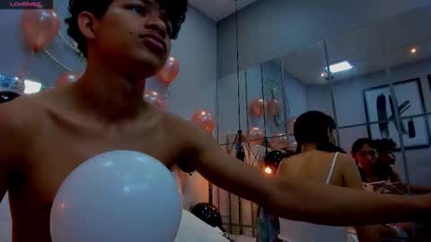 Snapshot of leslieanddrako chatting on 10-14-25, 06:20 L E S L E Y  AND  D R A K O online show from 10-14-25, 06:20