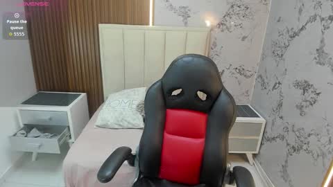 Snapshot of leslysimpson chatting on 02-20-26, 07:58 online show from 02-20-26, 07:58