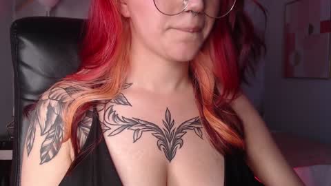 Snapshot of lessboobs_gh chatting on 01-12-25, 05:54 Less online show from 01-12-25, 05:54