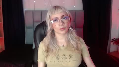 Snapshot of lessboobs_gh chatting on 02-26-25, 11:20 Less online show from 02-26-25, 11:20