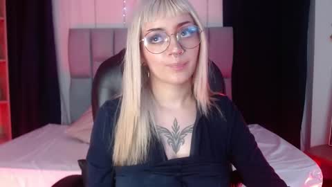 Snapshot of lessboobs_gh chatting on 03-01-25, 02:44 Less online show from 03-01-25, 02:44