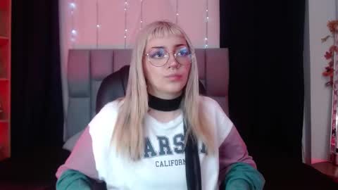 Snapshot of lessboobs_gh chatting on 03-03-25, 11:33 Less online show from 03-03-25, 11:33