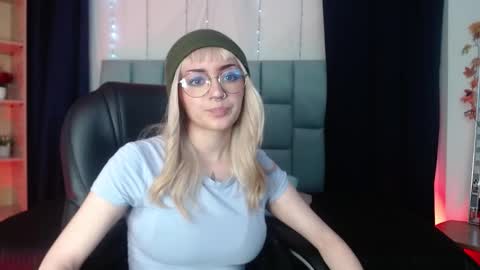 Snapshot of lessboobs_gh chatting on 03-09-25, 11:25 Less online show from 03-09-25, 11:25