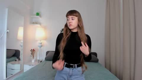 Snapshot of lessy_lendl chatting on 02-23-26, 07:50 Juliet online show from 02-23-26, 07:50