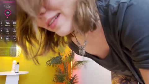 Lessy online show from 10-10-25, 02:54