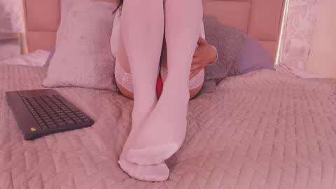 Snapshot of leti_white chatting on 12-16-25, 10:15 Leti White online show from 12-16-25, 10:15