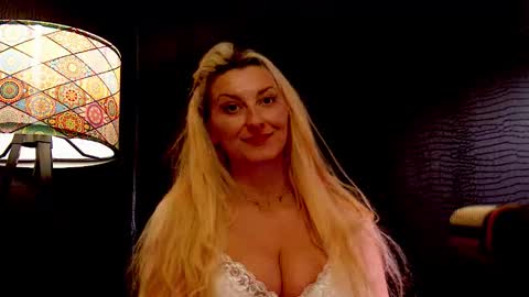 Snapshot of leticiareys chatting on 01-14-26, 03:28 leticiareys online show from 01-14-26, 03:28