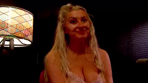 Snapshot of leticiareys chatting on 02-12-26, 09:15 leticiareys online show from 02-12-26, 09:15