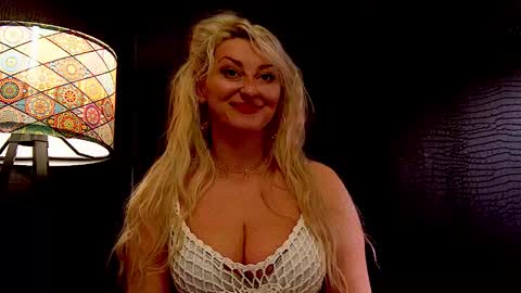 Snapshot of leticiareys chatting on 02-27-26, 01:00 leticiareys online show from 02-27-26, 01:00