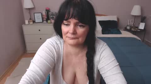 Snapshot of leveme2night chatting on 01-04-25, 05:26 Mary online show from 01-04-25, 05:26