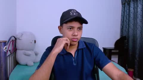 Snapshot of levii_7 chatting on 11-20-25, 04:23 0600AM-1200PM - online show from 11-20-25, 04:23