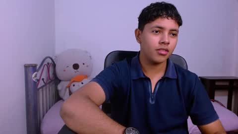 Snapshot of levii_7 chatting on 11-25-25, 03:39 0600AM-1200PM - online show from 11-25-25, 03:39