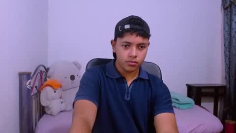 Snapshot of levii_7 chatting on 11-26-25, 10:44 0600AM-1200PM - online show from 11-26-25, 10:44