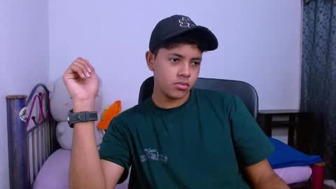 Snapshot of levii_7 chatting on 11-30-25, 03:21 0600AM-1200PM - online show from 11-30-25, 03:21